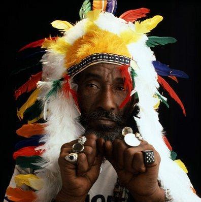 [Lee-scratch-Perry-np02[1].JPG]